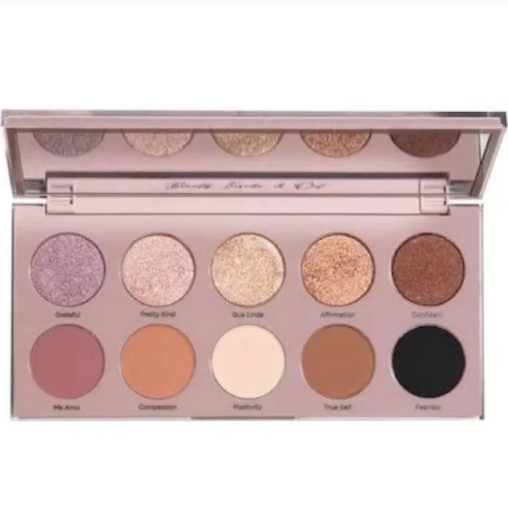 Dominique cosmetics essential palette new in box